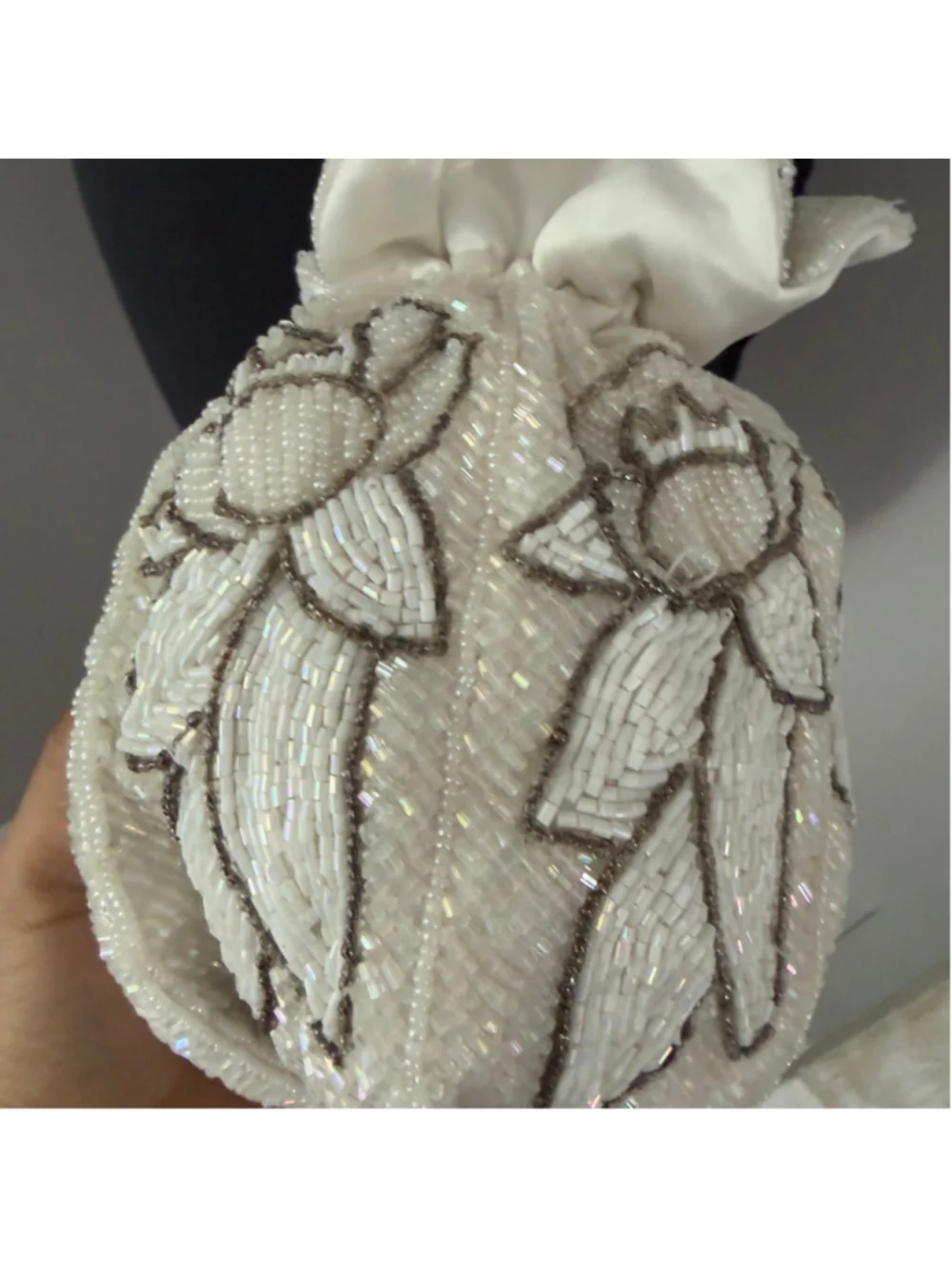 Women's Unbranded White Beaded Floral Drawstring Pouch Clutch One Size